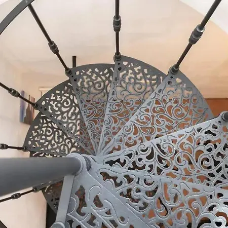 Cozy 3 Story House In Old Town *