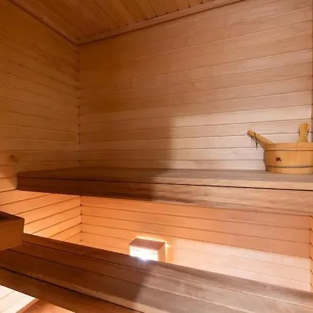 Cozy 3 Story House In Old Town *