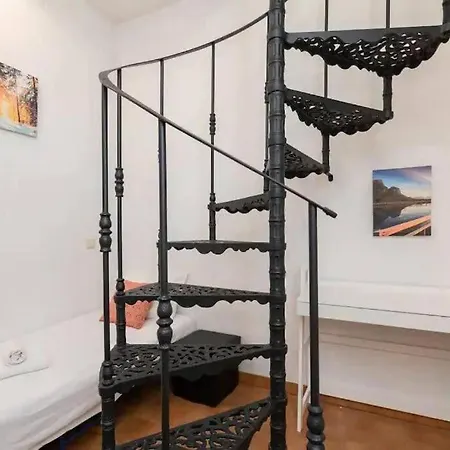 Apartment Cozy 3 Story House In Old Town Tallinn