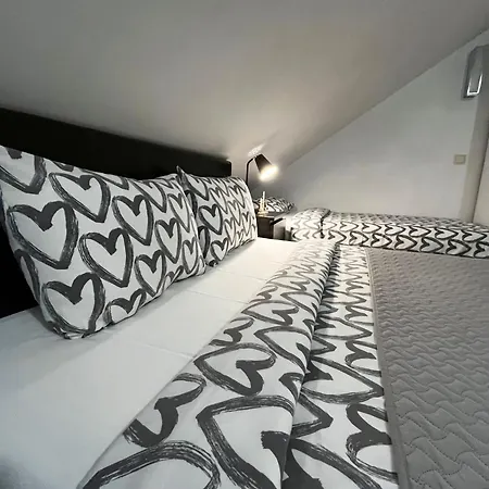 Cozy 3 Story House In Old Town Apartman