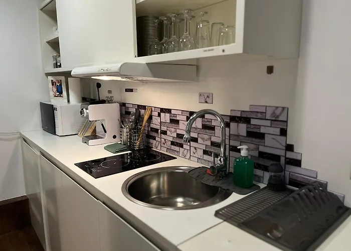 Cozy 3 Story House In Old Town شقة *