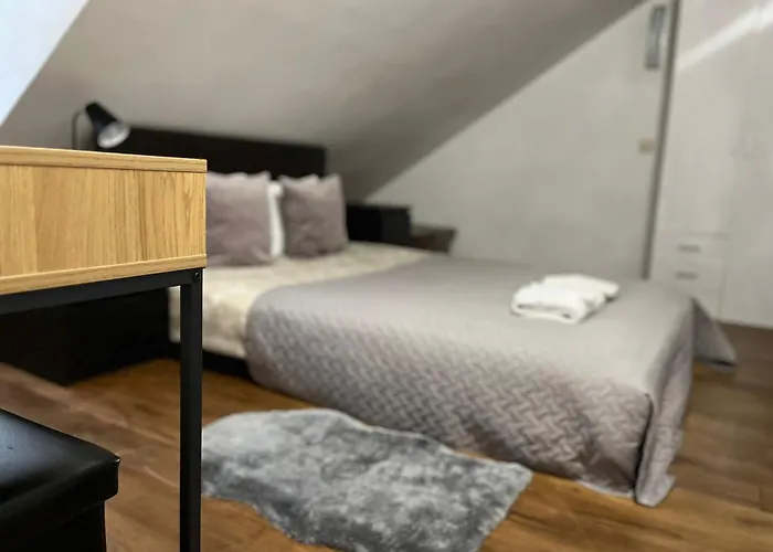 Cozy 3 Story House In Old Town