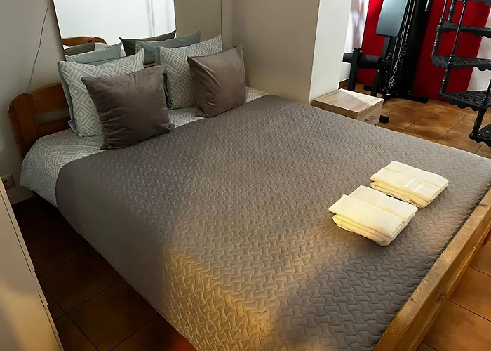 Cozy 3 Story House In Old Town شقة