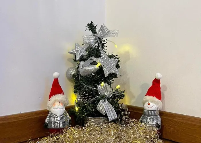 Cozy 3 Story House In Old Town