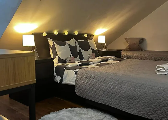 شقة Cozy 3 Story House In Old Town