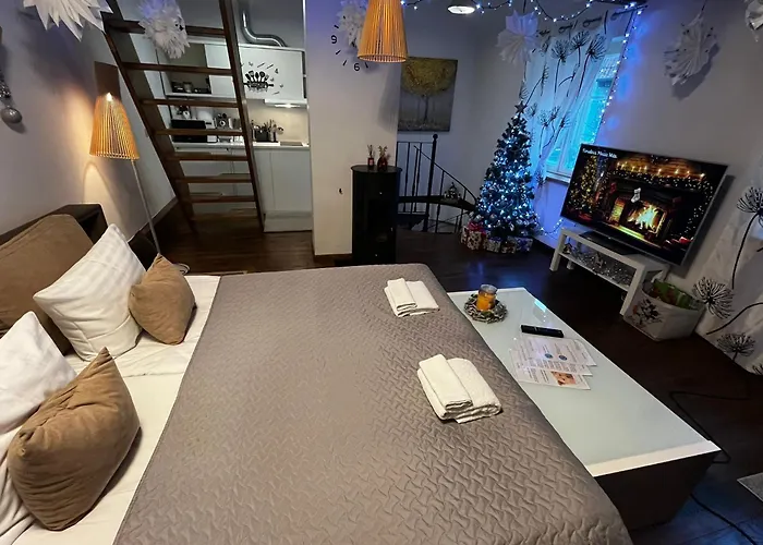 Cozy 3 Story House In Old Town شقة