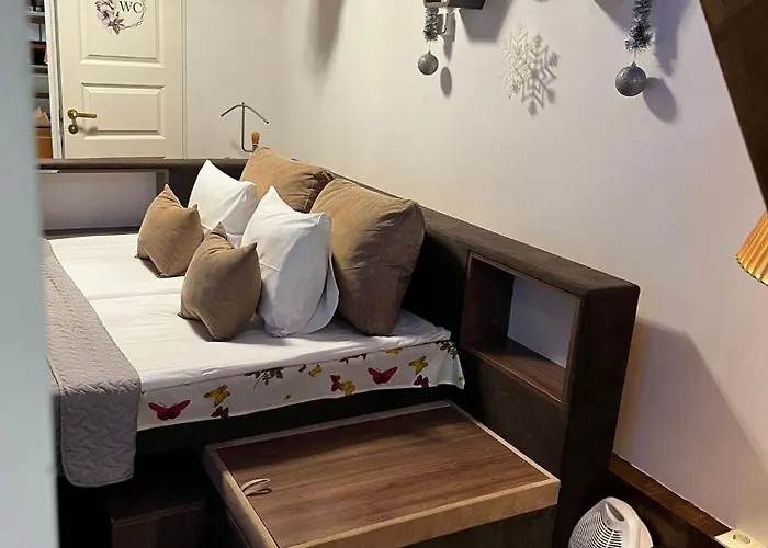 Cozy 3 Story House In Old Town *