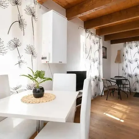 아파트 Cozy 3 Story House In Old Town *
