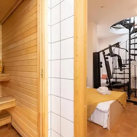 Cozy 3 Story House In Old Town *